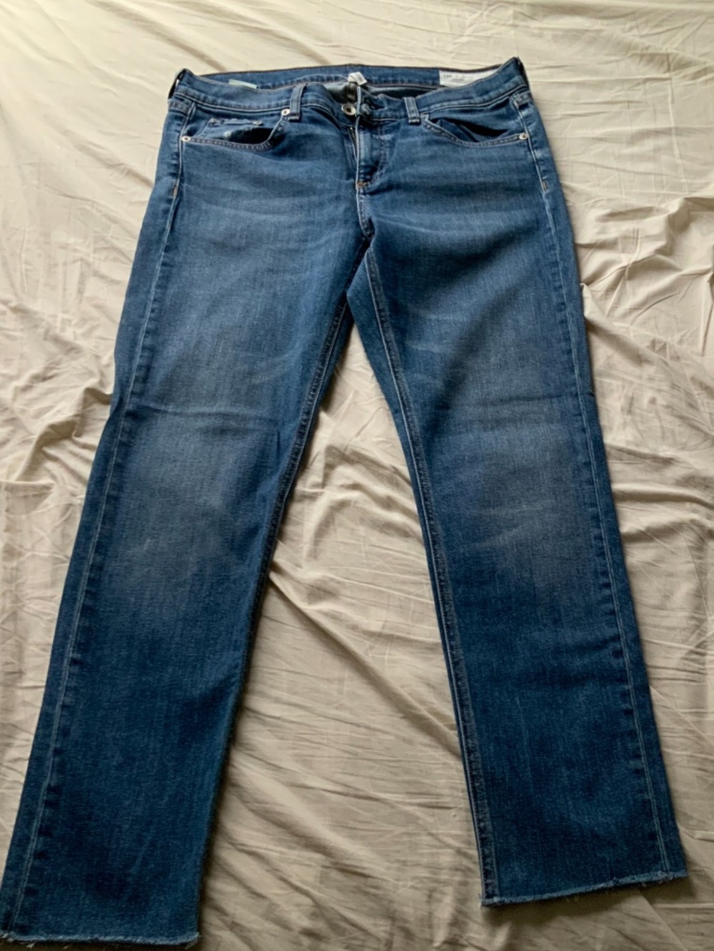 Excellent Condition Rag and Bone Dre Capri Boyfriend Jeans Frayed Size 29